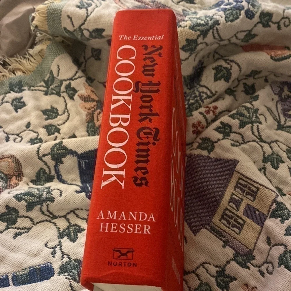 THE ESSENTIAL NEW YORK TIMES COOK BOOK BY AMANDA HESSER
